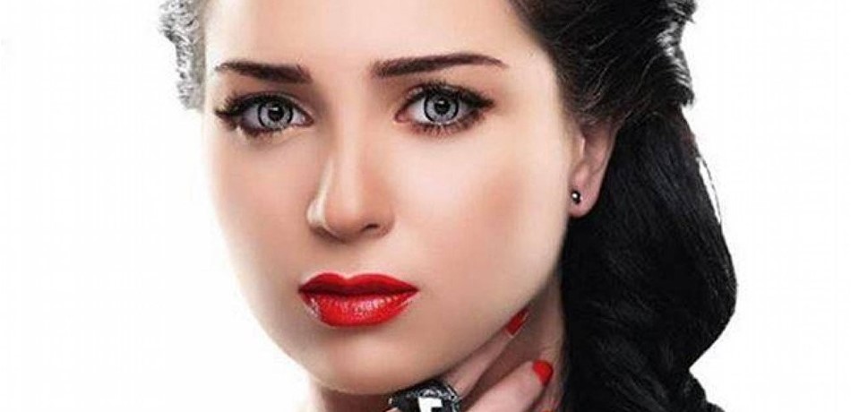 مي عز الدين تثير ضجة برشاقتها.. شاهدوا كيف بدت بالأحمر!