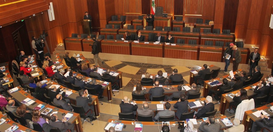 يتهافتون على الترشح كما وقفوا بطوابير أمام الأفران بالحرب.. والملايين بالأكياس السوداء!
