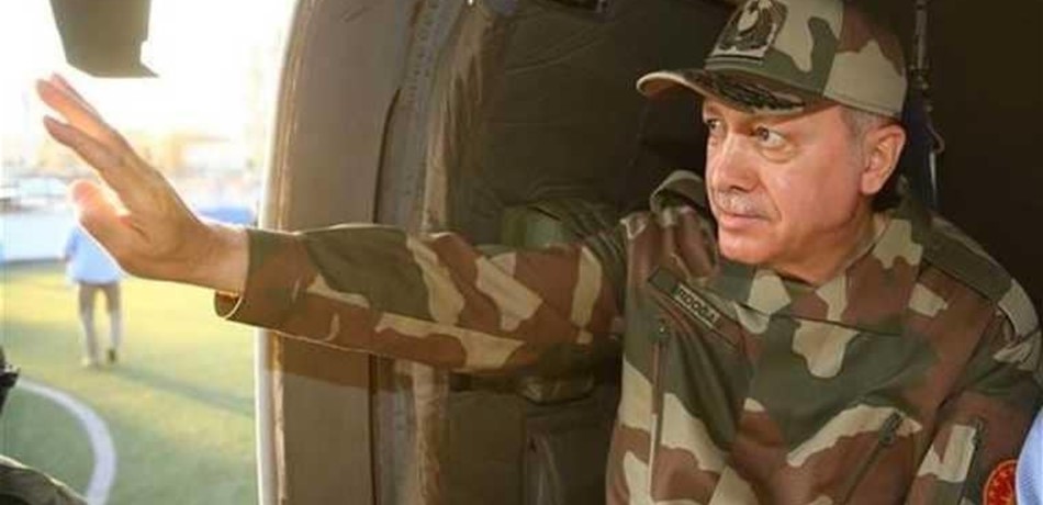 عندما ارتدى أردوغان "البزة العسكرية".. على الحدود السوريّة <br/>