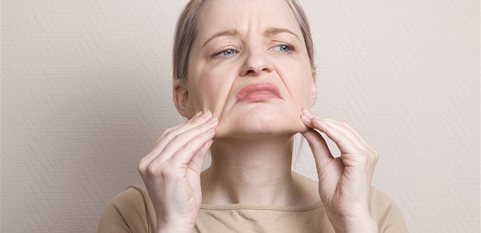بعيدًا عن التسوق وعمليات التجميل.. كيف تتقبل المرأة ذاتها؟