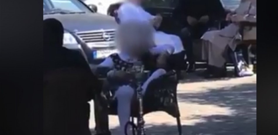 بالفيديو: إبنة الـ10 سنوات تدخّن "الأرجيلة" بحضور والديها.. وقوى الأمن تتحرّك!