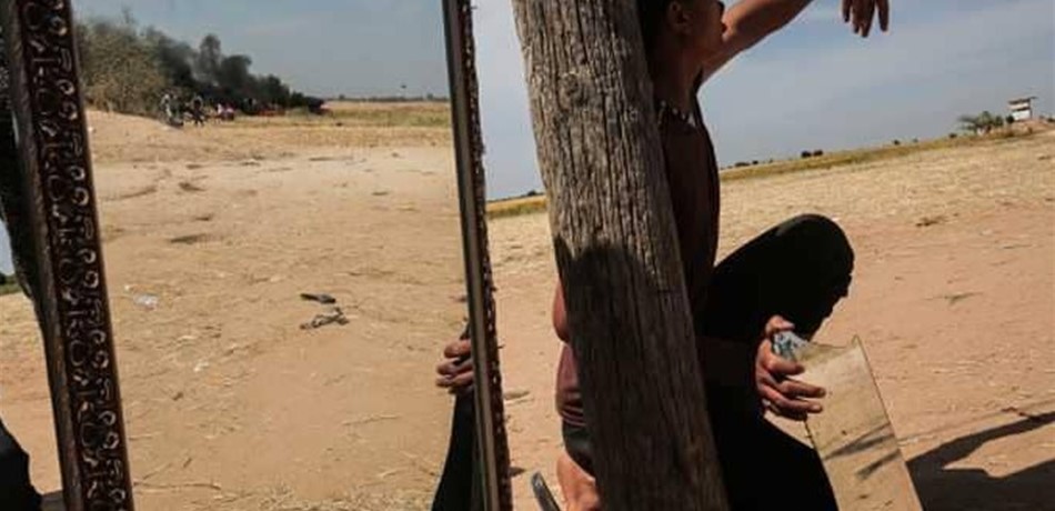 الجمعة الثانية من "مسيرة العودة".. إصابات بين الفلسطينيين بالرصاص الحيّ