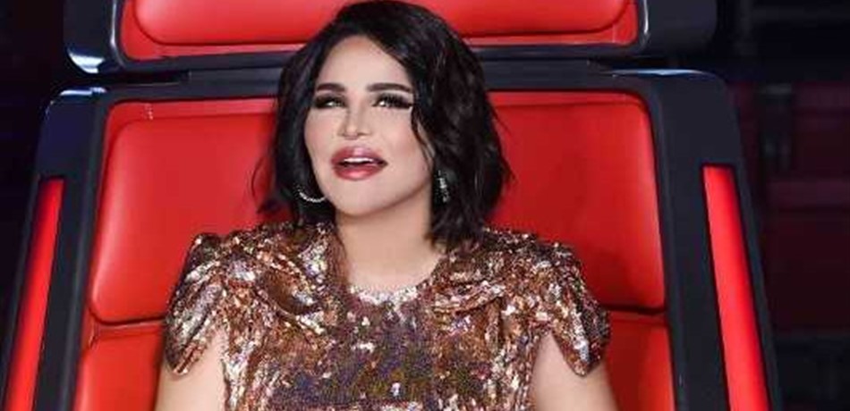 فيديو طريف.. طفلة "ترتعب" من أحلام بعدما حملتها!