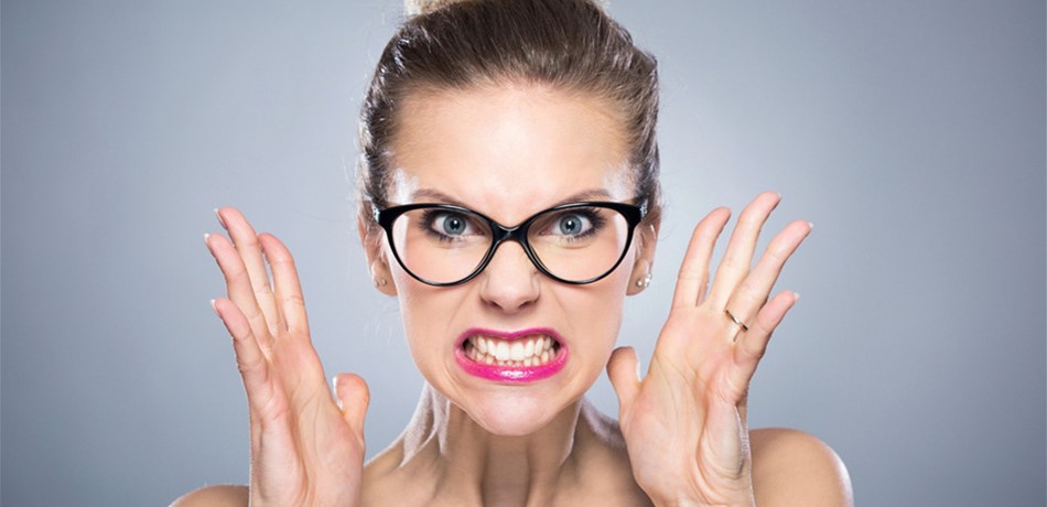 كيف تتصرّفين عندما يؤثّر عملكِ سلباً على حياتكِ الزوجية؟
