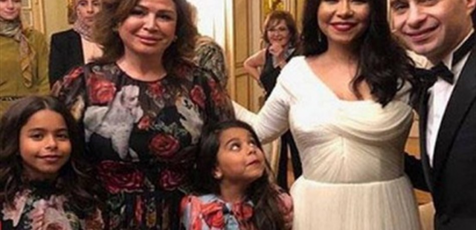 بالصور.. إليكم ثمن اطلالة ابنتي شيرين في حفل زفافها