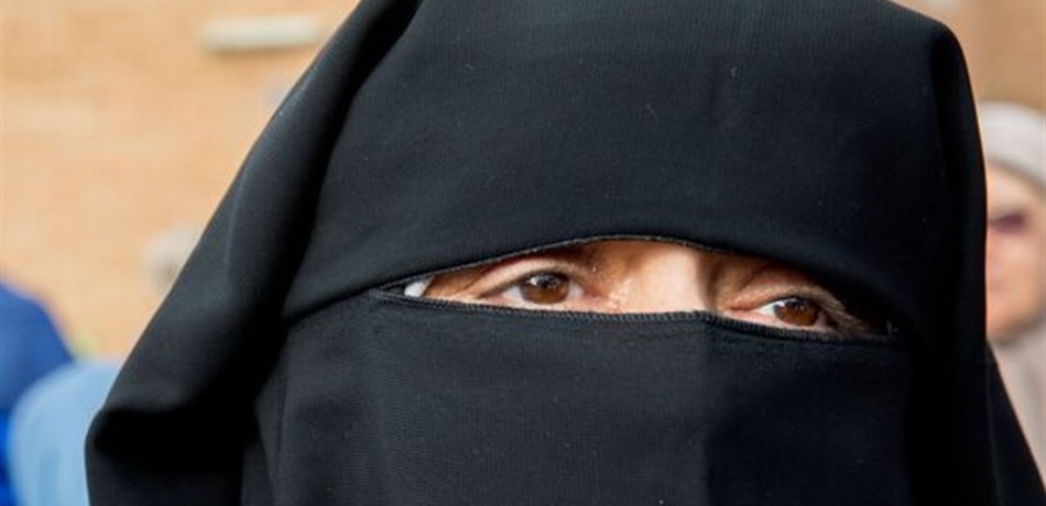 حظر الحجاب يثير ضجة ألمانيا.. هذا جديد القضية! 