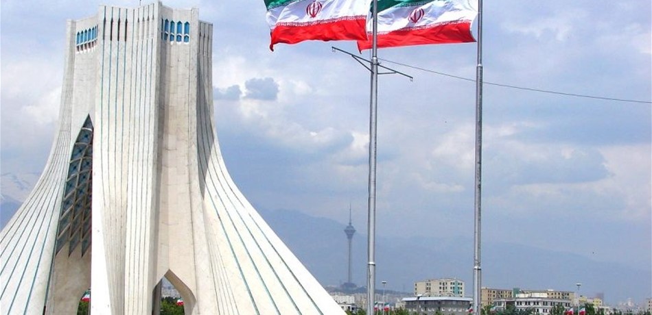 طهران تدين الضربات في سوريا وتحذر من تداعيات إقليمية