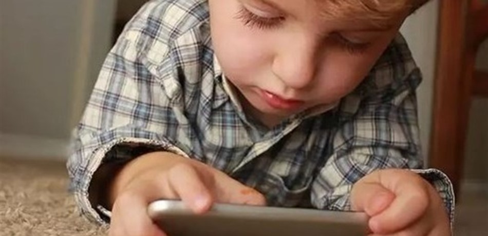 3 تطبيقات تعزز إبداع طفلك في العلوم والفن والبرمجة