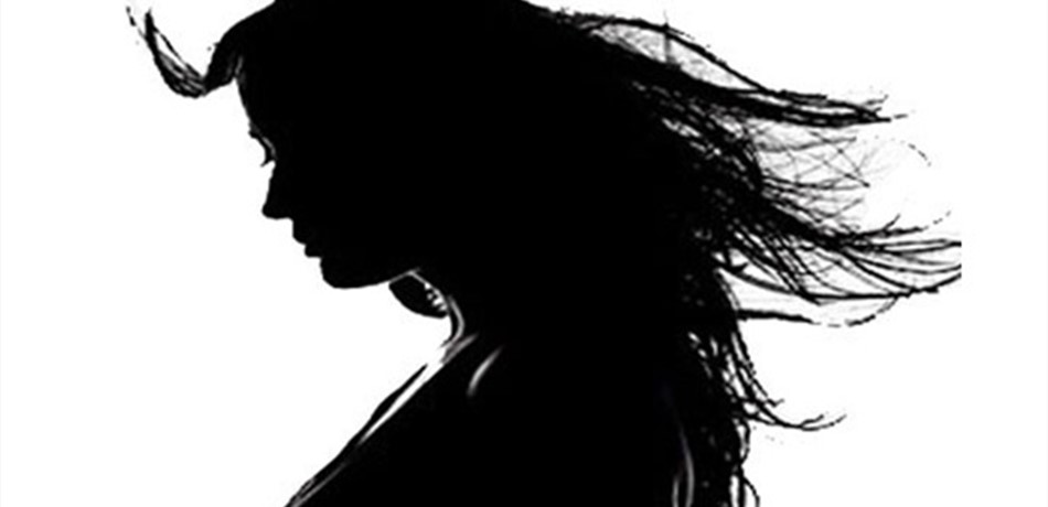 بالفيديو.. نجمة عربية تتحدث بغضب عن عمليات نحت جسمها