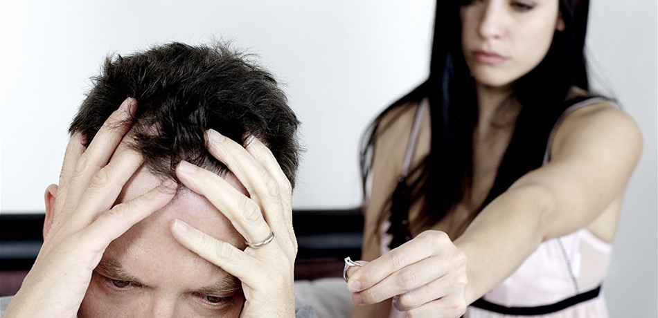 كيف تحدث الخيانة الزوجية.. ومع من؟
