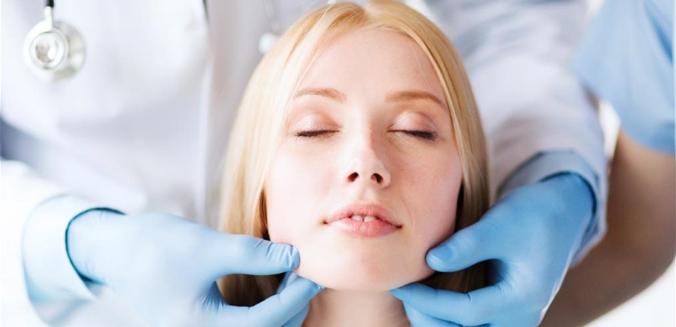 10 أخطاء تجميلية.. احذريها