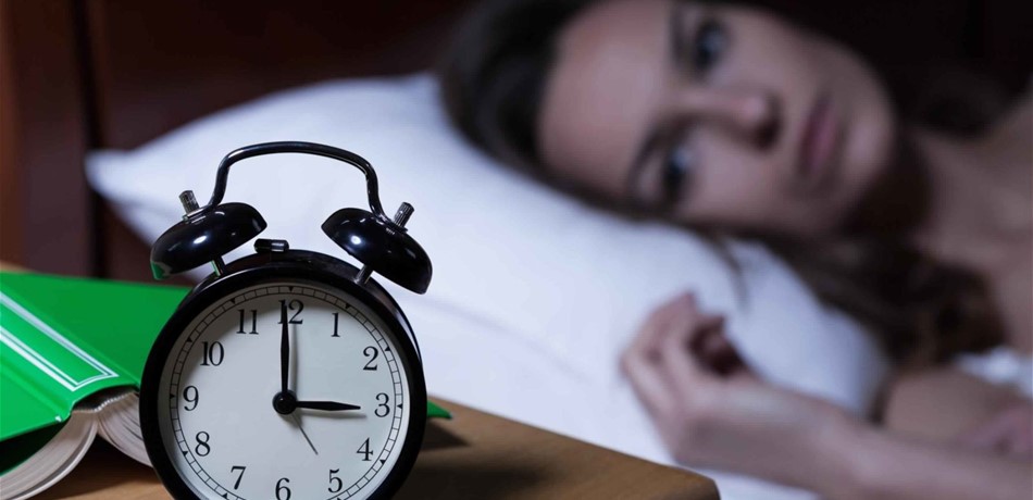 بعيداً عن العقاقير.. مشروبات طبيعية تطرد الأرق