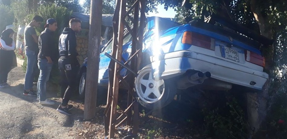 بالصورة.. جريحان بحادث سير على طريق عام مركبا