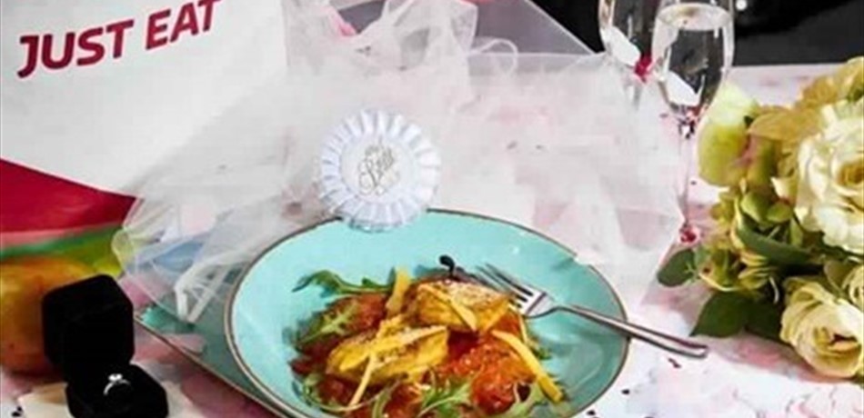حادثة غريبة.. رجل يطلب الزواج من طبق "دجاج بالمانغو"!