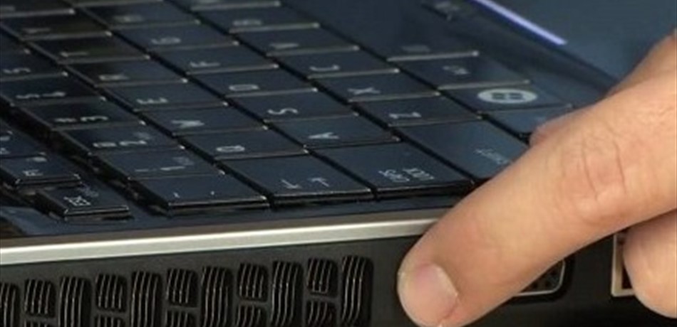 تأمين ميكروفون اللاب توب بملصقات لمواجهة التجسس