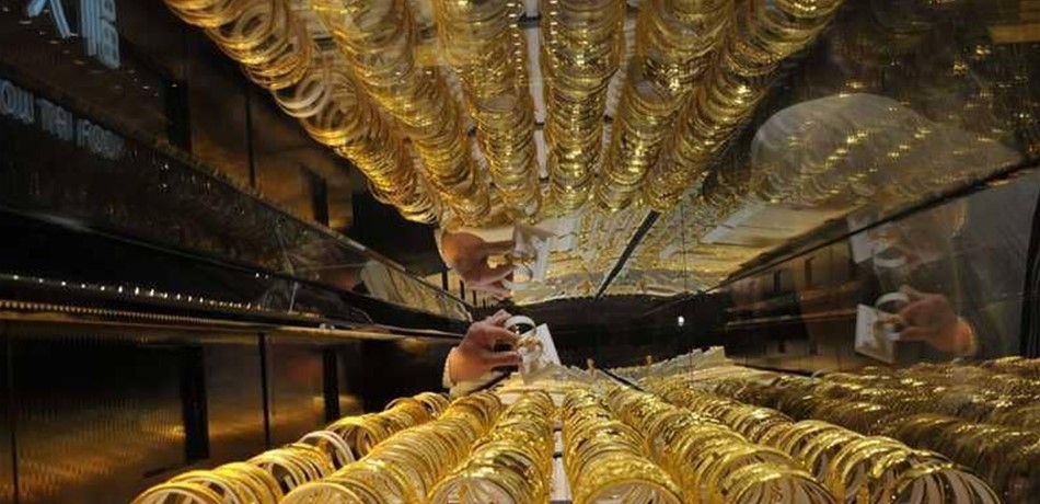 ارتفاع الدولار يحبس الذهب في أدنى مستوياته