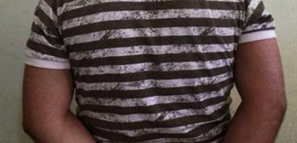 بالصورة.. يقوم بتخدير قاصرين وممارسة أعمال منافية للحشمة معهم!