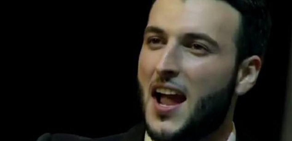 بالفيديو.. المنشد وليد علاء الدين يؤدّي "يا مكة يا بلد النور"