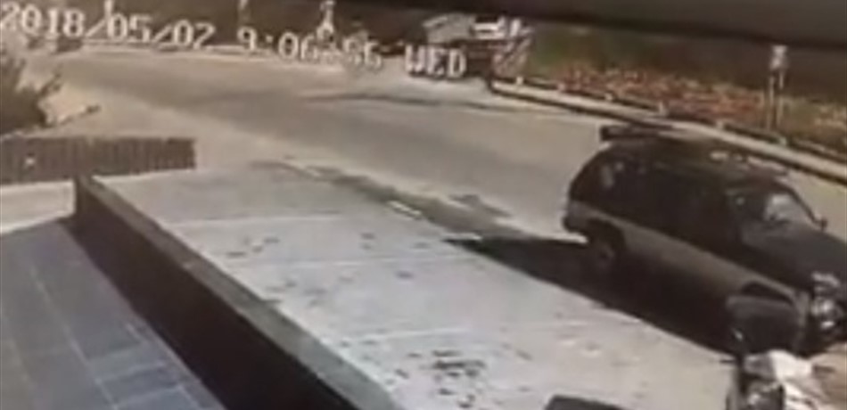 انتظرها الموت عند مفرق القبيات.. شاهد حادث السير الذي أودى بحياة "لينا" 
