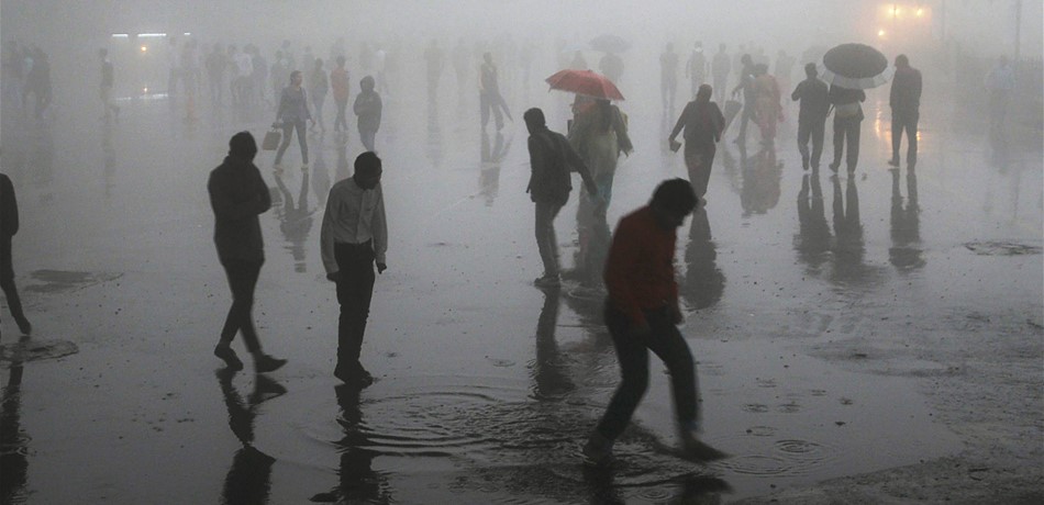 مأساة في الهند.. 77 قتيلا و143 جريحا بعواصف رملية