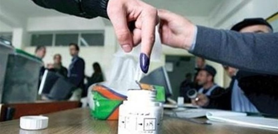 إيلي الفرزلي أو عبد الرحيم مراد؟