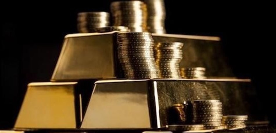 ثروة بملايين الدولارات تهبط على موظف مطار بفضل سلة مهملات