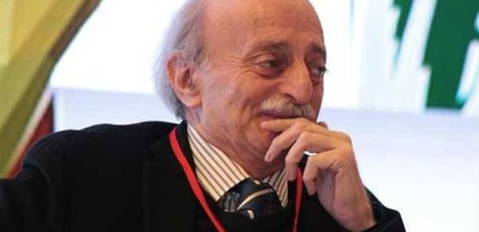 لماذا عاد جنبلاط إلى الساحة؟