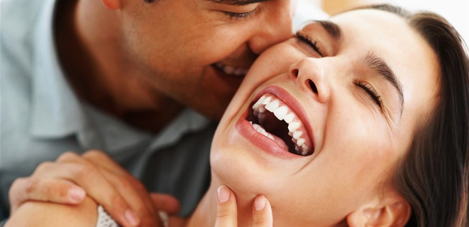 هذا الرجل يحبّك حتى وإن لم يعترف بذلك