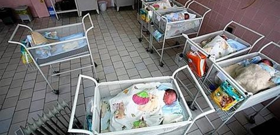 تبنت 118 يتيما وجمعت من ورائهم ثروة طائلة!