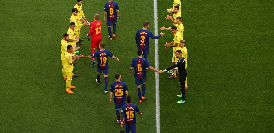 لماذا ارتدى لاعبو برشلونة قمصان بأسماء نسائية؟!