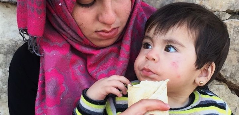 فيديو مؤثّر.. الجيش يساعد نازحة على إيجاد طفلتها في الصويري