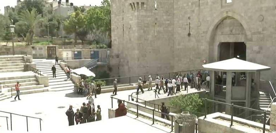 في أول جمعة من رمضان.. الفلسطينيون يزحفون نحو الأقصى