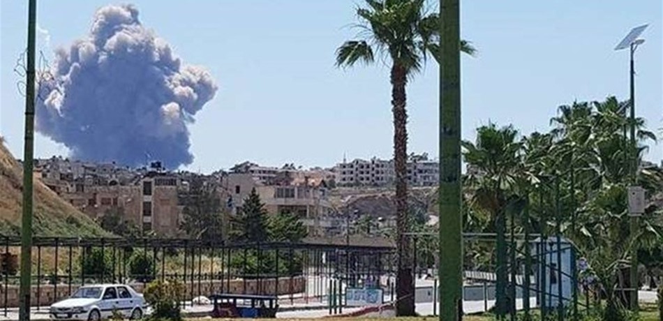  بالفيديو والصور.. انفجارات في محيط مطار حماة العسكري