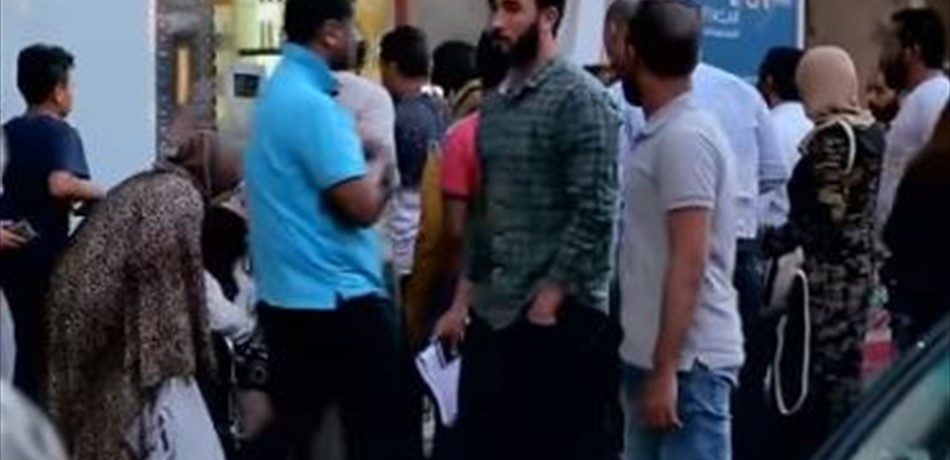 بالفيديو.. فنانة شهيرة تتعرض للضرب في الشارع!