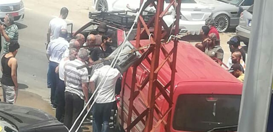 جريح بحادث سير على طريق عام القبة
