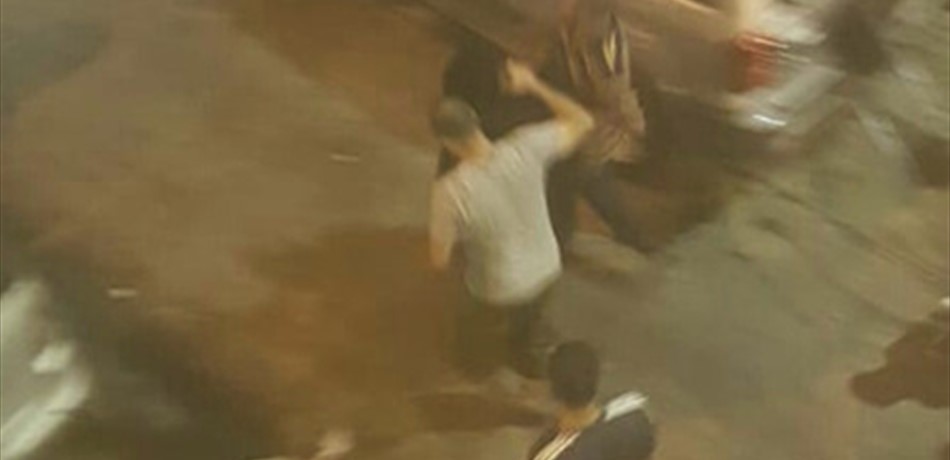 بالصور.. تنكر بزي نسائي ودخل القسم المخصص لهن في المسجد!
