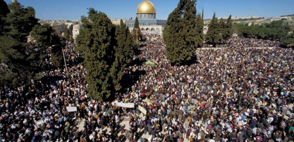 الآلاف يتدفقون إلى القدس لآداء "الجمعة الثانية" في رحاب "الأقصى"