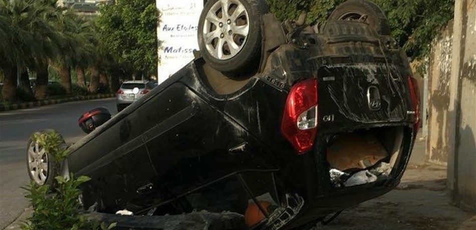 بالصورة.. جريحان نتيجة انقلاب سيارة في طرابلس