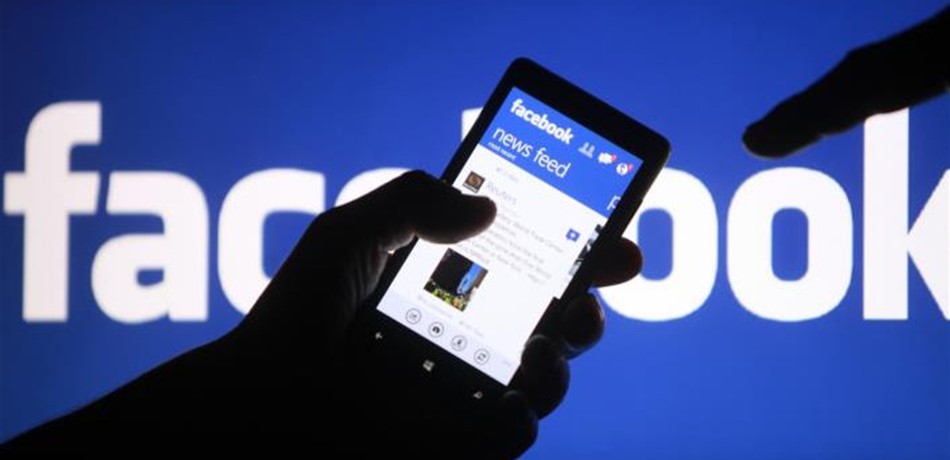 "غوغل" و"فيسبوك".. "أزمة" بسبب الإعلانات الرقمية