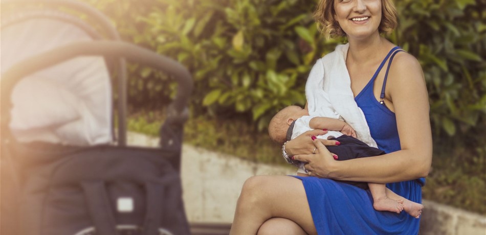 اختراع جديد.. قولي وداعاً لمشكلة الرضاعة في الأماكن العامة