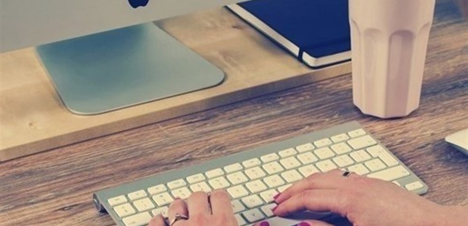 ما هي المعلومات التي تعرفها عنك آبل وكيفية الحصول عليها؟