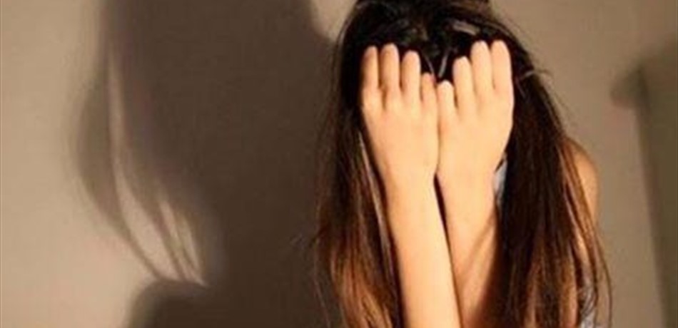 "عامل ديليفري" وطالبة تستغيث داخل "فواييه"