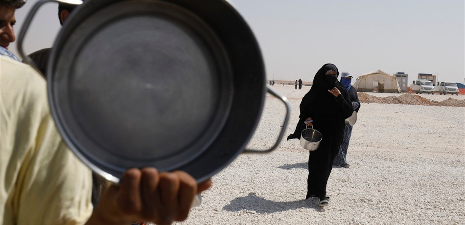 صور عارية وخدمات جنسية مقابل "الطعام".. هذا ما يحصل في حلب
