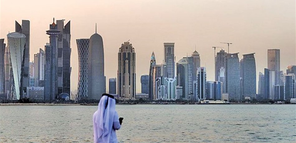 "المصيبة تجمع": أزمة قطر قرّبت أميريْن من بعضهما.. والدوحة تساهم باقتصاد إيران!  