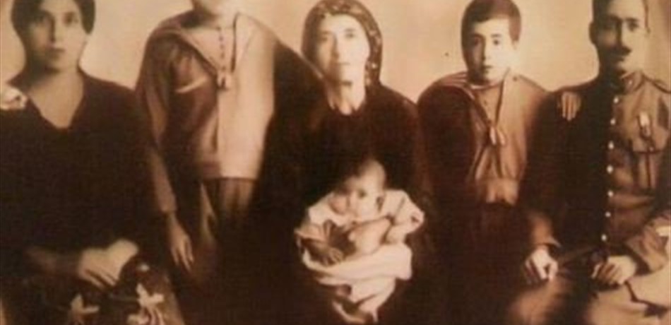 صورة نادرة للراحل وديع الصافي بعمر الـ6 سنوات مع والده "الخيّال"
