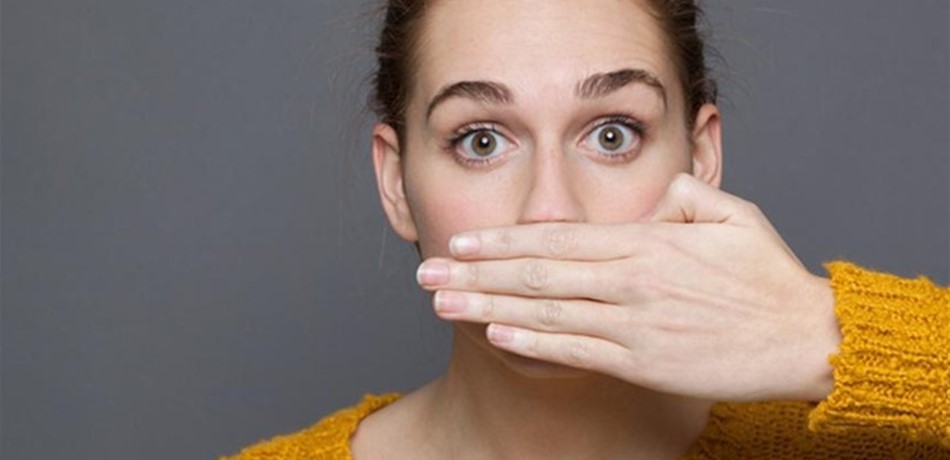 تعرف إلى الأغذية التي تجنبك رائحة الفم الكريهة