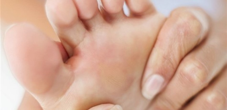 هكذا تحمي نفسك من فطريات القدم