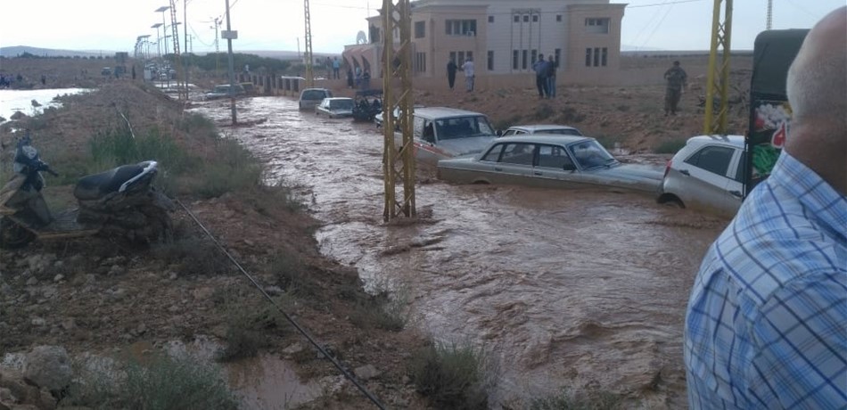 الدفاع المدني في البقاع يعلن حالة التأهب القصوى ويبدأ بإزالة الاضرار