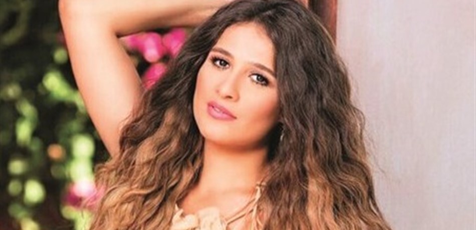 ياسمين عبدالعزيز تشن حرباً على منافسيها
