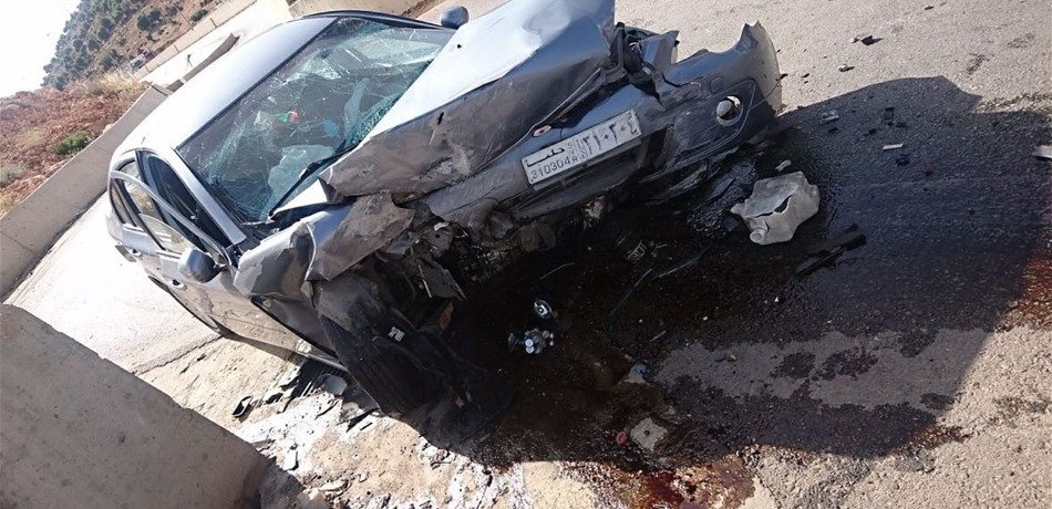 بالصورة.. 4 جرحى بحادث عند نقطة المصنع الحدودية